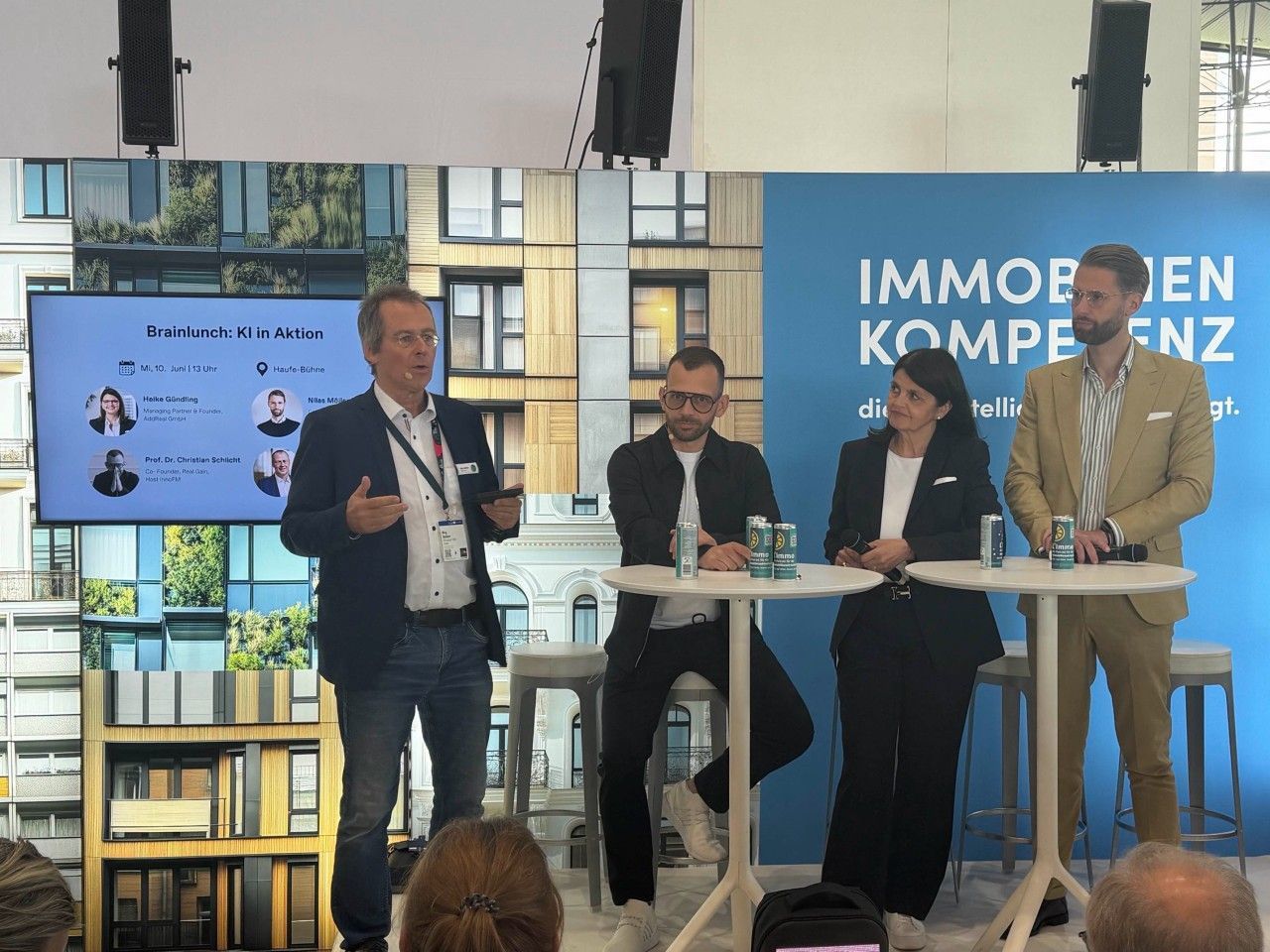 Nilas Möllenkamp bei einer Podiumsdiskussion auf der Haufe-Bühne